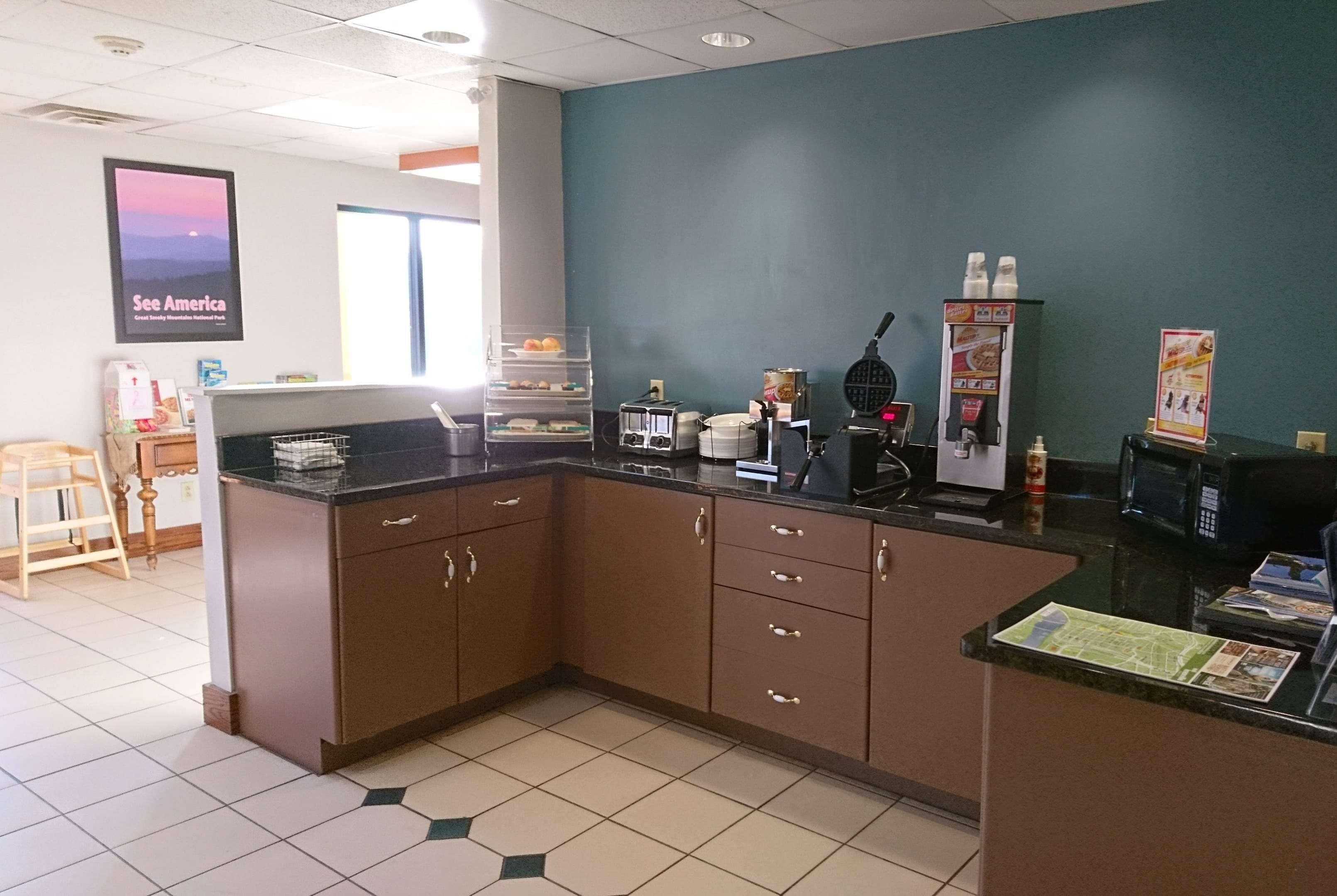 Travelodge By Wyndham Knoxville East Esterno foto
